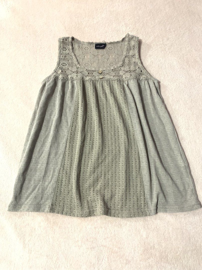basic grey top (Category: Sleeveless) located in Sibu. Submitted by lacedbunny (Listing ID 1438030715, Image 1). Description: .