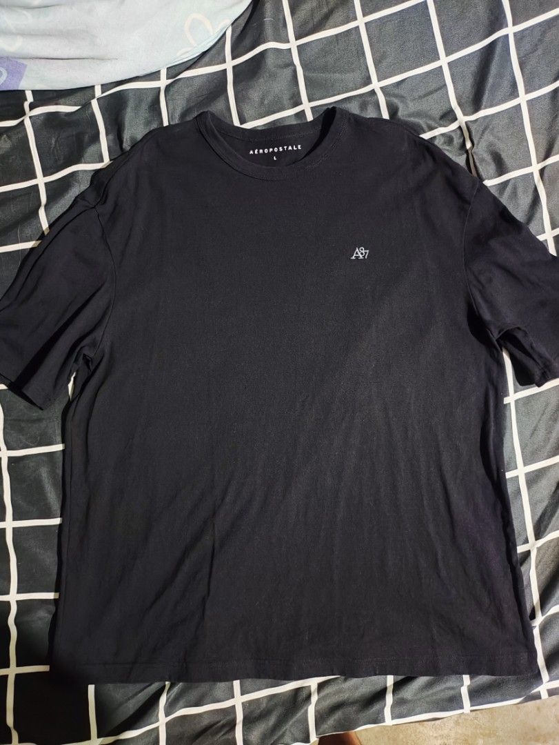 3 items, 2 t-shirts and 1 sweater (Category: Tshirts & Polo Shirts ) located in Teresa. Submitted by brianjan_0183 (Listing ID 1438098823, Image 2). Description: .