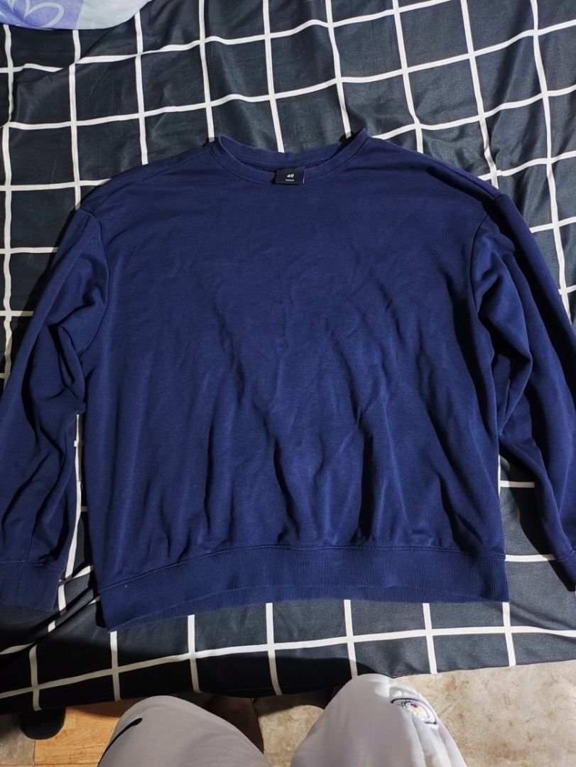 3 items, 2 t-shirts and 1 sweater (Category: Tshirts & Polo Shirts ) located in Teresa. Submitted by brianjan_0183 (Listing ID 1438098823, Image 1). Description: .