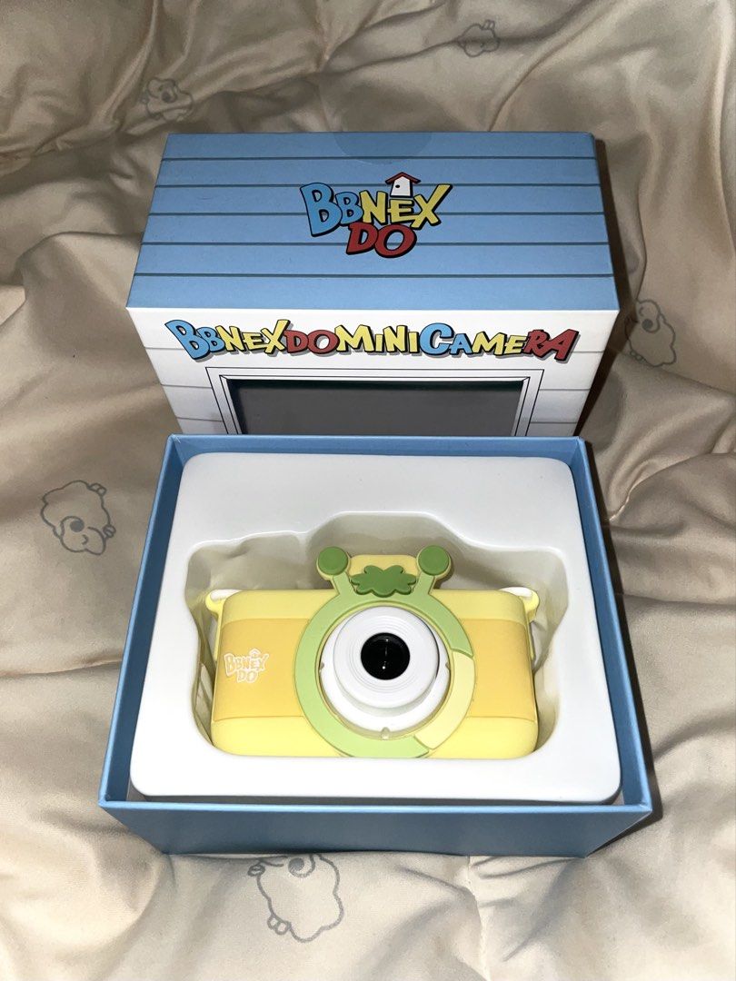 BBNexDo Mini Camera （分類：韓流周邊）位於 Hong Kong。 由 nniikkaa 提交（商品編號 1437972656，圖片 1）。簡介： BB Nex Do Mini Camera用過一次！全部功能都正常，條帶仲係度。。