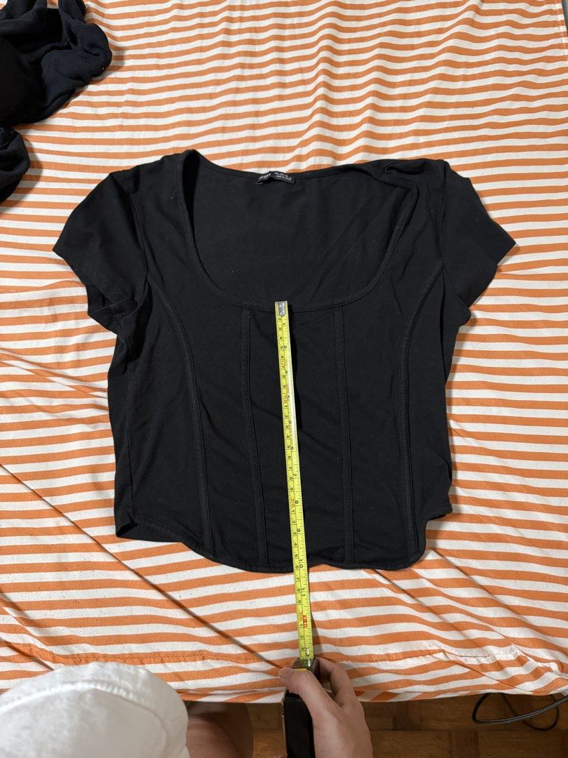 Bershka Black Corset Top (Category: Sleeveless) located in Manila. Submitted by deluxelabphilippines (Listing ID 1438088869, Image 2). Description: - Bershka black corset top - Square neckline - Short sleeves - Fitted design - Size L - Measurements: - 17 inches across the chest - 18 inches in length.