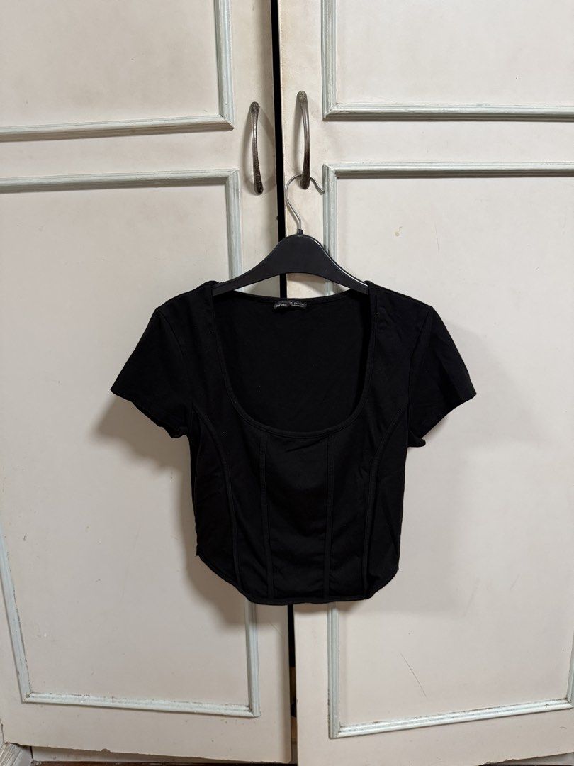 Bershka Black Corset Top (Category: Sleeveless) located in Manila. Submitted by deluxelabphilippines (Listing ID 1438088869, Image 1). Description: - Bershka black corset top - Square neckline - Short sleeves - Fitted design - Size L - Measurements: - 17 inches across the chest - 18 inches in length.