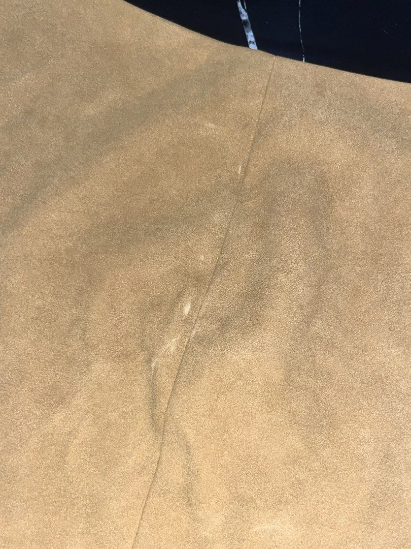 BERSHKA Brown Suede Skirt (Category: Skirts) located in Manila. Submitted by althearvr (Listing ID 1438030077, Image 2). Description: The skirt has minimal flaws at the front which can be seen on the pictures, other than that there are no other flaws. DM of interested!!!.