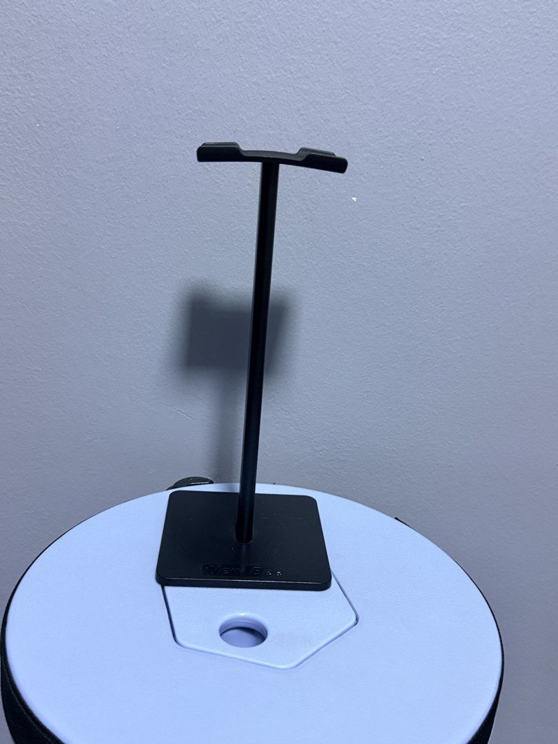 Black Headphone Stand