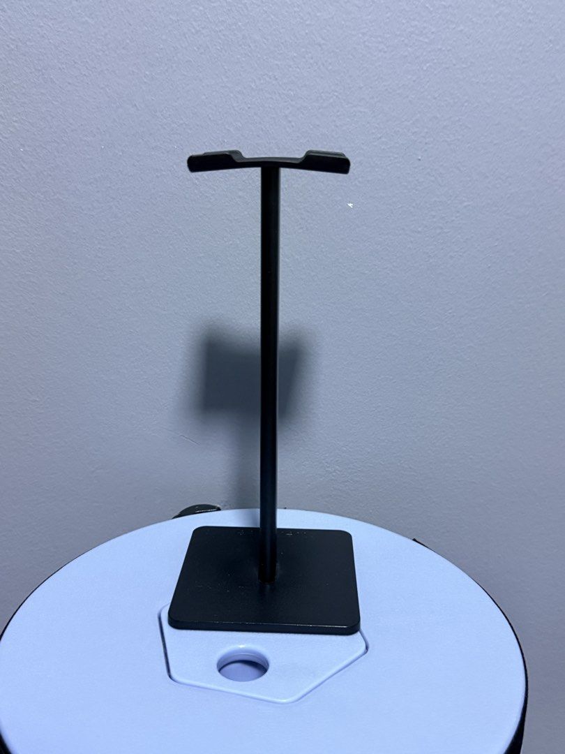 Black Headphone Stand454987389013872641