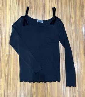 (Category: ) located in . Submitted by everythingbrandedpreloved_ (Listing ID 1438067908, Image 1). Description: .