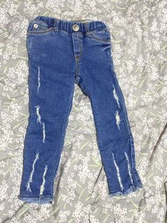 (Category: ) located in . Submitted by rosesfleurpreloved (Listing ID 1437997721, Image 1). Description: .