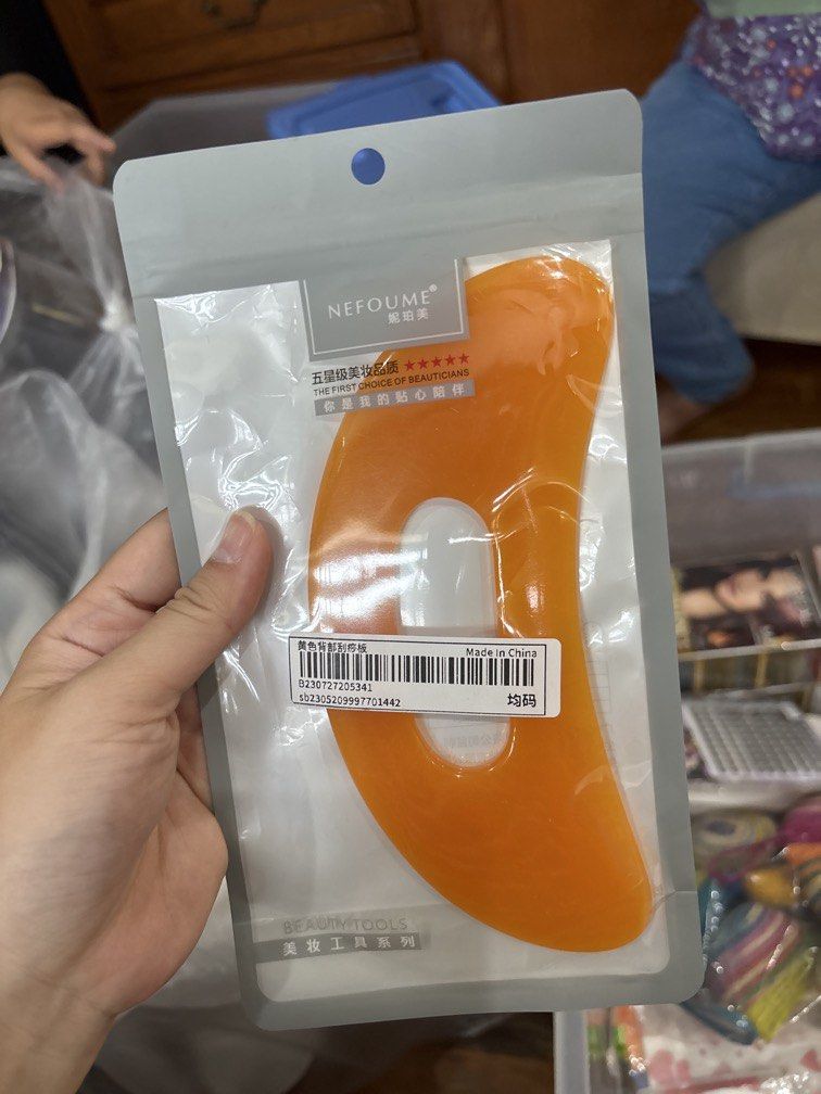Brand new orange guasha (Category: Face Care) located in Mandaluyong City. Submitted by kat.store (Listing ID 1438014306, Image 1). Description: .