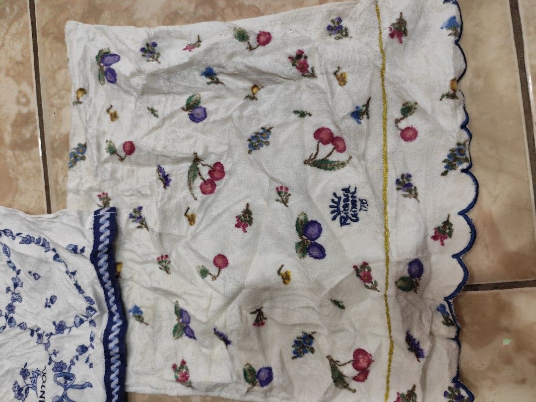 Branded Face Towels (Category: Towels, Napkins & Holders) located in Dipolog. Submitted by thriftteata (Listing ID 1437966725, Image 2). Description: Minton, Richard Ginori and Lancetti vguc.