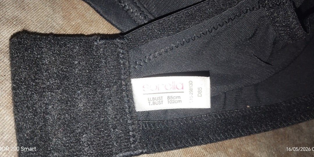 Bras (Category: Activewear) located in Ampang. Submitted by jeynab (Listing ID 1438102739, Image 3). Description: hai assalamualaikum disini saya nak letgo bra asalnye saya nak amik size besar tapi tersilap beli pulak so saya nak jual mur mur bra size 85D Fullcup Brand Sorella Original Bras.