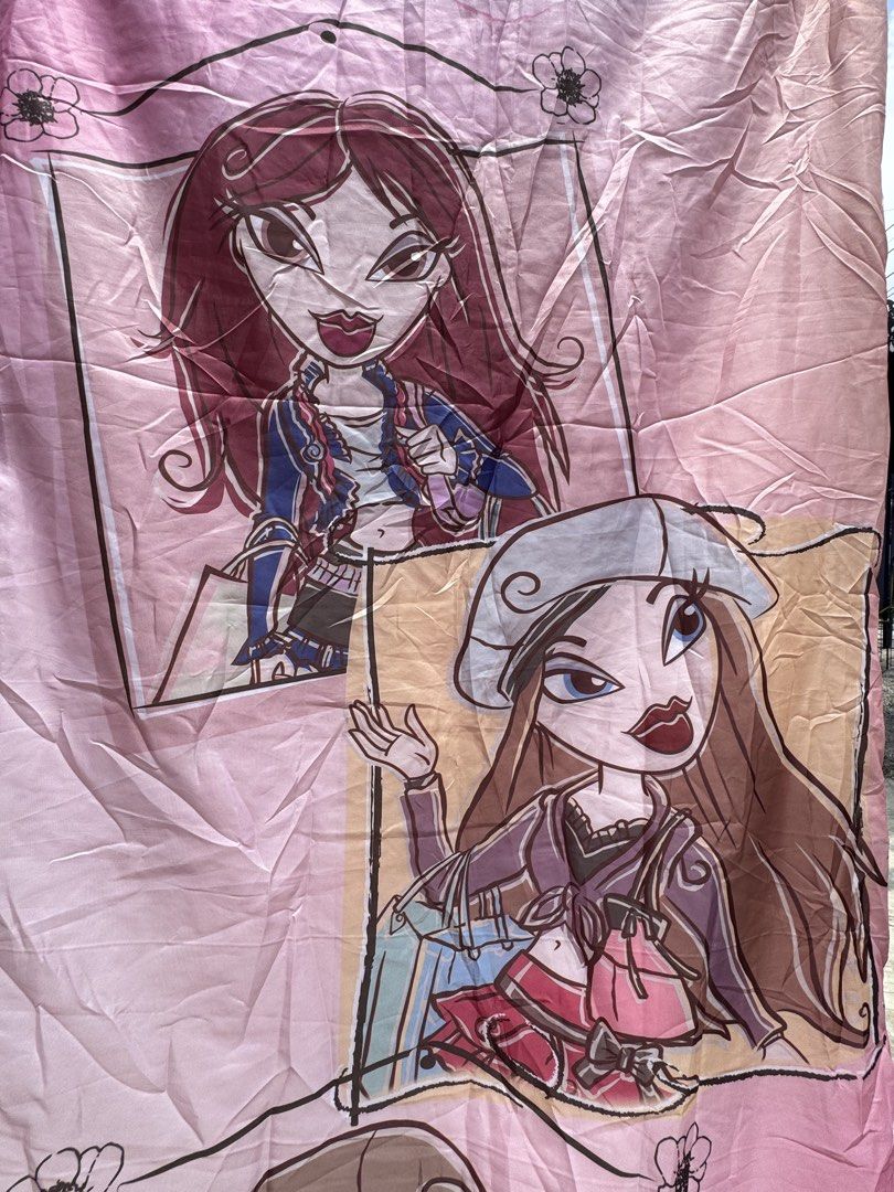 Bratz Ooh La La Sleeping Bag (Category: Kids Toys) located in Baguio. Submitted by goodfindsbaguio (Listing ID 1437960842, Image 3). Description: - Bratz sleeping bag - Pink design with Bratz characters - Zipper closure - Includes Bratz logo tag - Pink exterior, lighter pink interior - Features "Bratz Ooh La La" design.