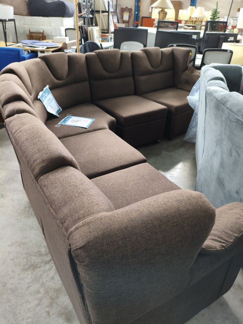 Brown Sectional Sofa (Category: Sofas) located in Manila. Submitted by hmrgrace5. (Listing ID 1437969878, Image 3). Description: - Spacious brown sectional sofa - Curved design - Multiple seating sections - Textured fabric - Padded armrests - Ideal for living rooms and lounge areas.