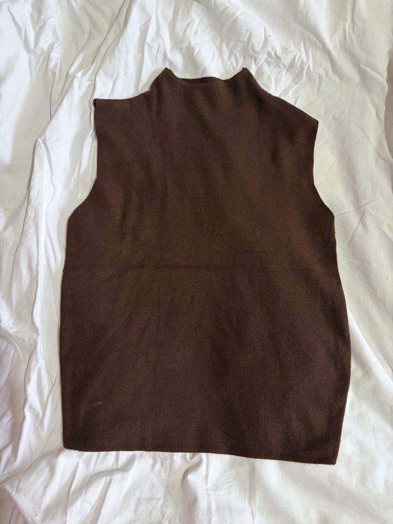 Brown Sleeveless Turtleneck Vest (Category: Sleeveless) located in Manila. Submitted by andreacap (Listing ID 1437966034, Image 1). Description: - Brown sleeveless vest - Turtleneck design - Ribbed knit fabric - Simple, classic style - Perfect for layering - Versatile: dress up or down - Solid brown color 🎀 currently decluttering/selling pre-loved clothes, check my page for more details! 🎀 please manage expectations, you may send me a dm for mo