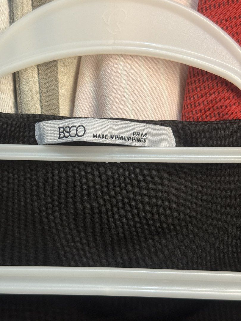 BSCO Berlin Cowl Neck Top Black M (Category: Sleeveless) located in Manila. Submitted by matchadope (Listing ID 1438069790, Image 2). Description: - BSCO Berlin cowl neck top - Size: PH M.