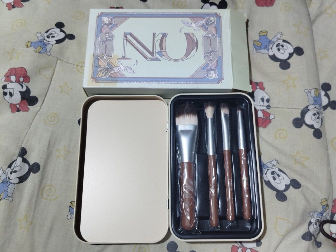 BTS "ON" mini makeup brush set (Category: Makeup) located in Caloocan City. Submitted by tofu_mirin21152 (Listing ID 1438084689, Image 1). Description: ❗❗❗PLS READ DESC ❗❗❗ • complete sealed brushes • box opened for pictures •box condition: 7.5/10 •makeup metal tin condition 10/10 pls don't hesitate to mssg for questions or availability LOC: south Caloocan MOP: GCASH only MOD: Lalamove or JnT.