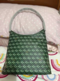 (Category: ) located in . Submitted by declutterwithmelqc (Listing ID 1438030671, Image 1). Description: .
