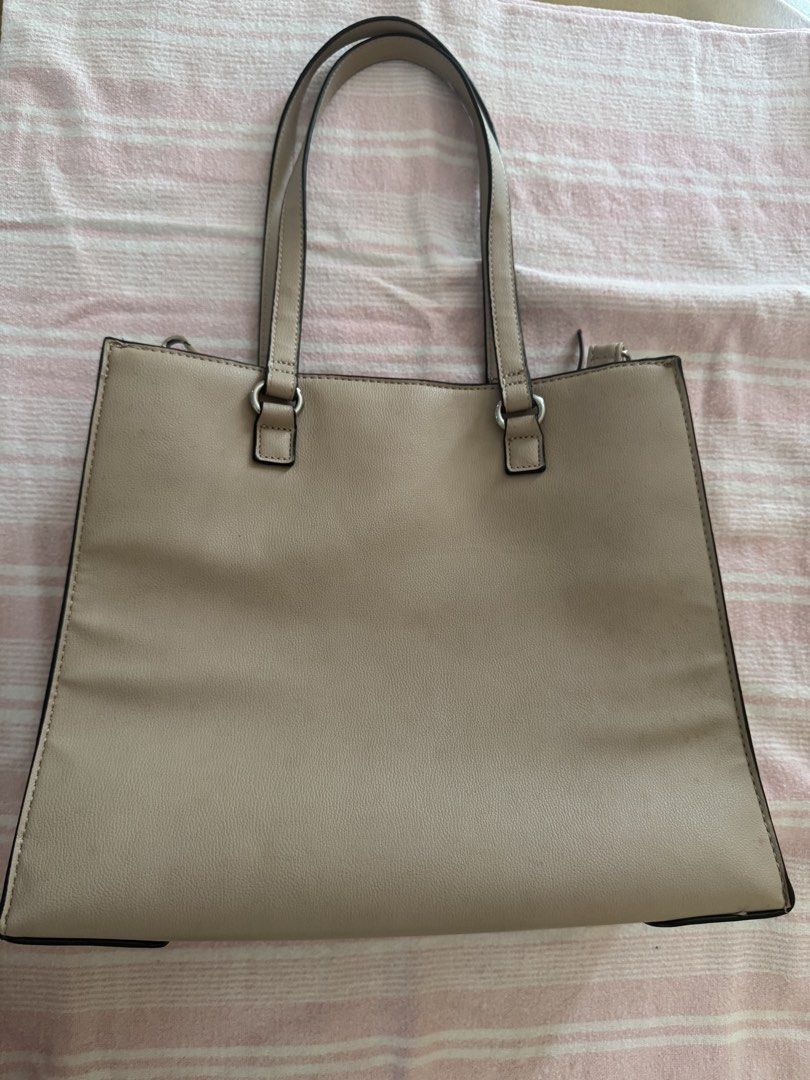 Mathew and Julian Tote Bag (Category: Luxury Bags & Wallets) located in Pasig City. Submitted by mary.mary7 (Listing ID 1437981490, Image 2). Description: - Beige Mathew and Julian tote bag - Double handles - Rectangular shape - Small logo - Zipper closure - Multiple interior compartments - Metal feet on the bottom - Dark grey interior lining Size Length: 13.5 inches Height: 10.5 inches Thickness: 5 inches Purchased from USA Shipment/Pick-up c/o 