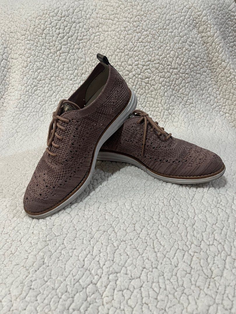 Cole Haan Grand OS (Category: Sneakers) located in Paranaque City. Submitted by cheesecakeflow (Listing ID 1438030702, Image 1). Description: Cole Haan Grand OS Size 7 1/2 B US Women’s Authentic, mall bought Rfs: decluttering, too many shoes, need funds 💸 .