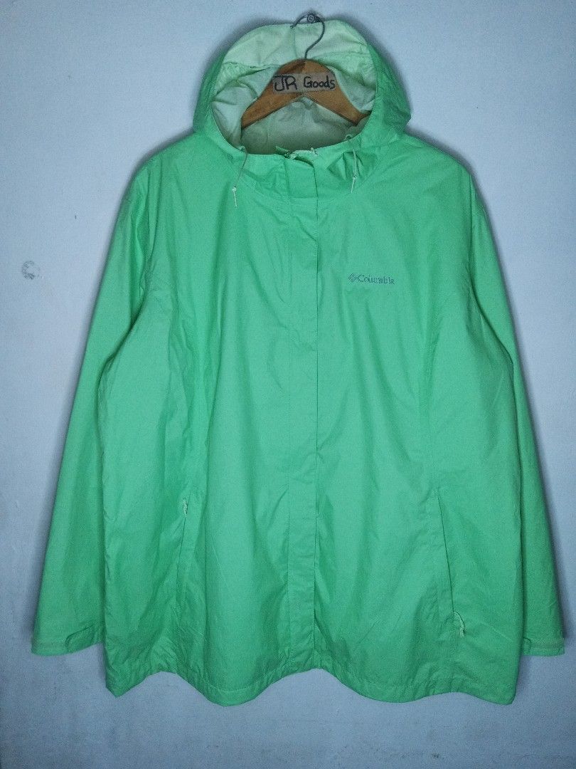 Columbia Omni-Tech waterproof windbreaker (Category: Coats, Jackets and Outerwear) located in Tanay. Submitted by jrgoods (Listing ID 1438069395, Image 1). Description: Columbia windbreaker (packable) Waterproof 3xl to 2xl Dimes: 27.5/29 Good as new condition 999+ship Tanay Rizal location Shipping Nationwide - Vibrant green color - Hooded with full zip closure - Packable design (folds into mesh bag) - Columbia logo on chest - Size tag visible - I