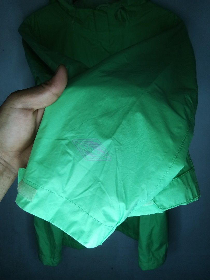 Columbia Omni-Tech waterproof windbreaker (Category: Coats, Jackets and Outerwear) located in Tanay. Submitted by jrgoods (Listing ID 1438069395, Image 3). Description: Columbia windbreaker (packable) Waterproof 3xl to 2xl Dimes: 27.5/29 Good as new condition 999+ship Tanay Rizal location Shipping Nationwide - Vibrant green color - Hooded with full zip closure - Packable design (folds into mesh bag) - Columbia logo on chest - Size tag visible - I