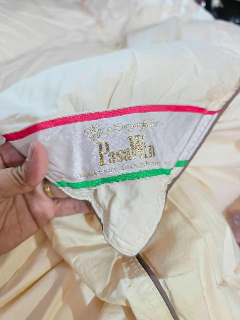 COMFORTER DOUBLE SIZE (Category: Bedding & Towels) located in Sablan. Submitted by gongonshelley12 (Listing ID 1437991019, Image 3). Description: PRICE 1500 JAPAN ITEMS.. COMFORTER DOUBLE SIZE.. SOBRANG LAMBOT FLUFFY LIGHTWEIGHT...