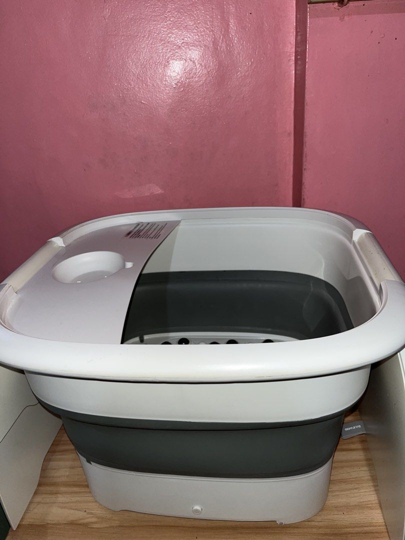 Daewoo Foot Spa Massager (Category: Massage Devices) located in Baguio. Submitted by ibarrajenn02122 (Listing ID 1438105257, Image 1). Description: Daewoo Foot Spa Massager - Foldable design for easy storage. Features massage rollers and a water reservoir. Includes cover. In good working condition. White and gray..
