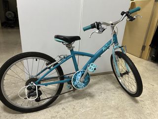 (Category: ) located in . Submitted by closetsales (Listing ID 1437938389, Image 1). Description: .