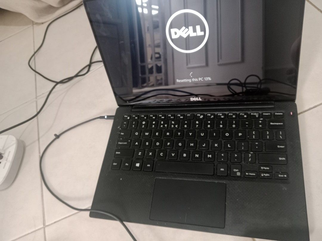 Dell Laptop - Black touch screen454719615334492160