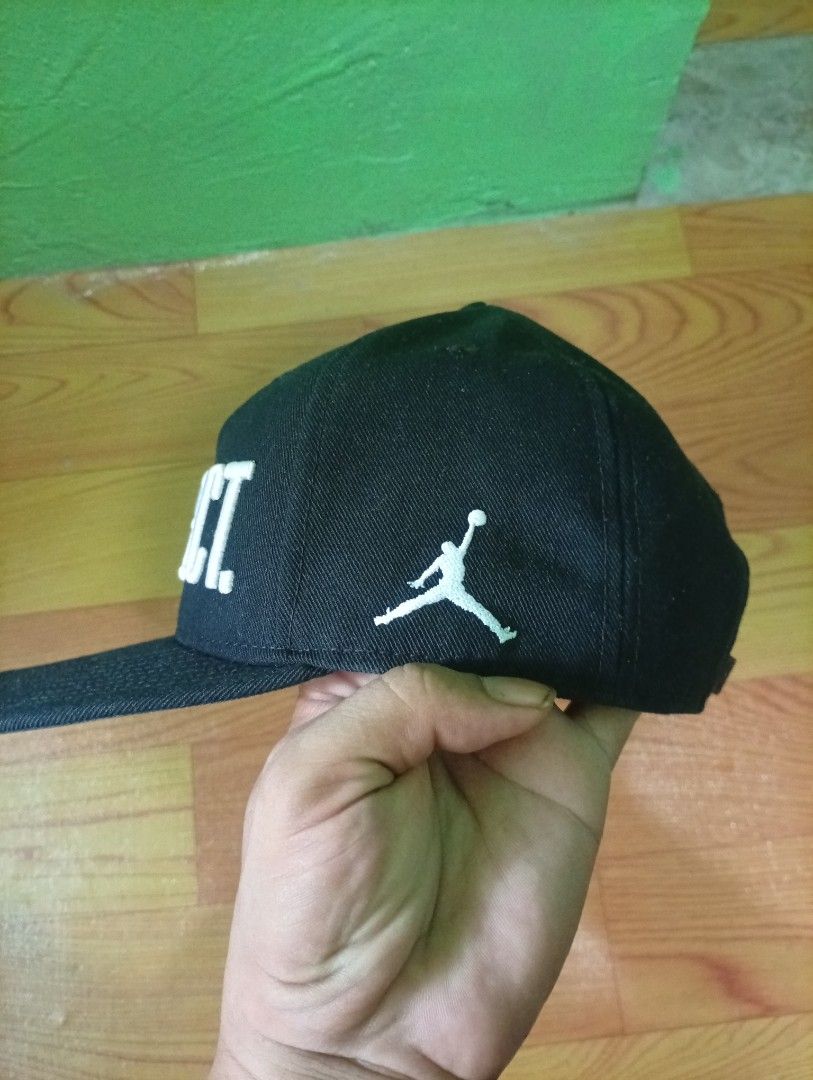 Derek Jeter Jordan "RE2PECT" Snapback (Category: Caps & Hats) located in Manila. Submitted by mojonarchives (Listing ID 1437958788, Image 2). Description: Derek Jeter Jordan "RE2PECT" Collectors items Retirement Snapback Hats size:OSFA Condition Excellent Colorate 9.5/10 Issue: medyo malambot brim.