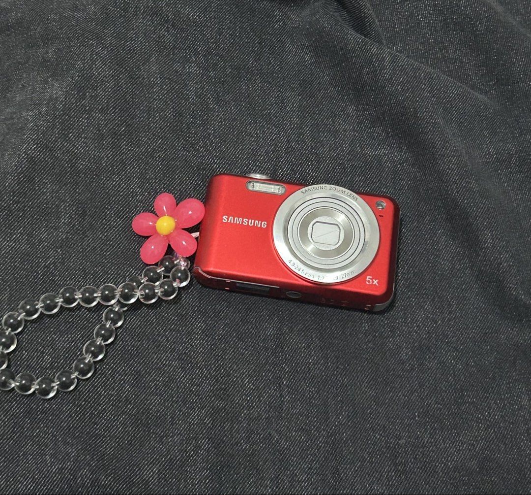 Digital Camera | Samsung ES70 DIGICAM RED (Category: Cameras) located in Manila. Submitted by jungyunojae (Listing ID 1438100555, Image 1). Description: ꒰ wts lfb ph ꒱ — Digital Camera | Samsung ES70 𓏸 12.2 Megapixels 𓏸 5x Optical Zoom 𓏸 Perfect for that lo-fi Y2K aesthetic 𓏸 SD card compatible 𓏸 loc: gentri, cav 𓏸 mop: gcash, maya, bank 𓏸 mod: lalamove, ggx, jnt 𓏸 additional container (for safer packaging) is 35 PHP includes the ff: 𓏸 u