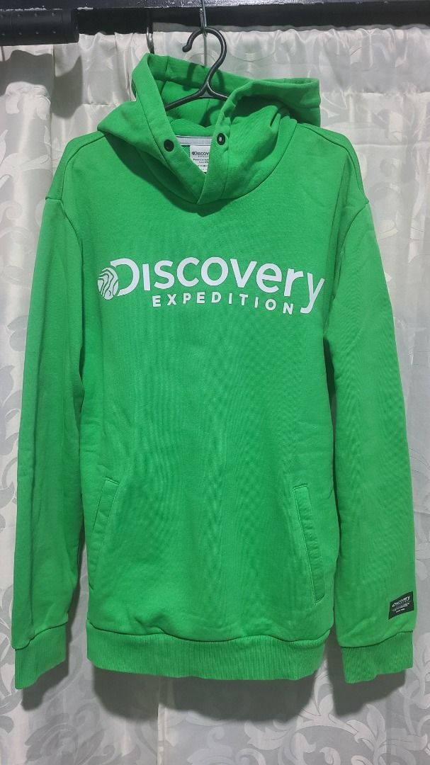 DISCOVERY Expedition Green Hoodie (Category: Coats, Jackets and Outerwear) located in Cabuyao City. Submitted by daniel.clyde86 (Listing ID 1438023209, Image 1). Description: DISCOVERY Expedition Green Hoodie South Korean brand Prints are excellent Color Rate: 9/10.