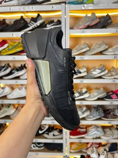 (Category: ) located in . Submitted by soletrip_footwear_trading (Listing ID 1437944322, Image 1). Description: .