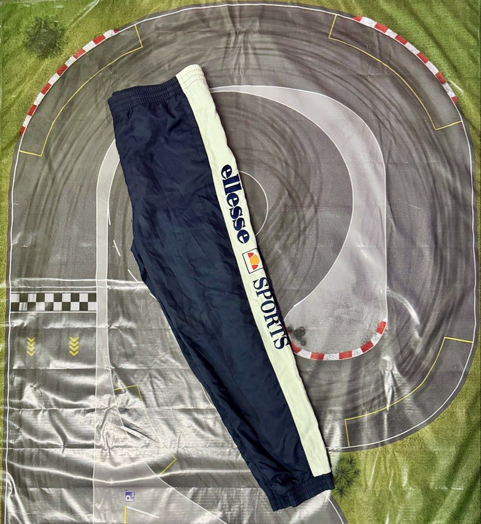 Ellesse (Category: Activewear) located in Kuala Lumpur. Submitted by aussaiho98 (Listing ID 1438063721, Image 3). Description: Bismillah Pingggan 29-34 Cod & pos kita layan Rawang selangor Berminat pm.