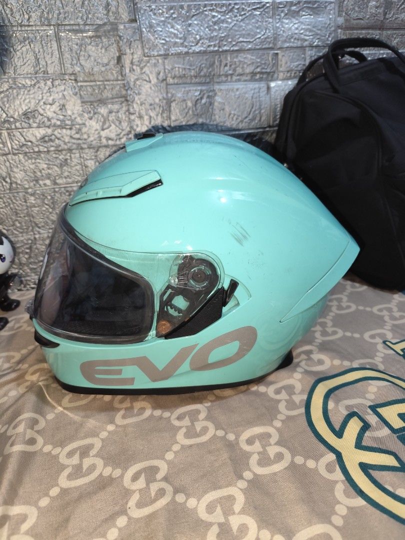 Evo Helmet Mint Green (Category: Helmets and other Riding Gears) located in Manila. Submitted by mamemiii (Listing ID 1438096812, Image 3). Description: Hindi na nagagamit Size large Makati Loc . Pwedeng pick up or lalamove ..