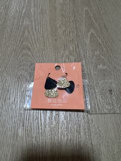 (Category: ) located in . Submitted by thriftsclove (Listing ID 1437974542, Image 1). Description: .