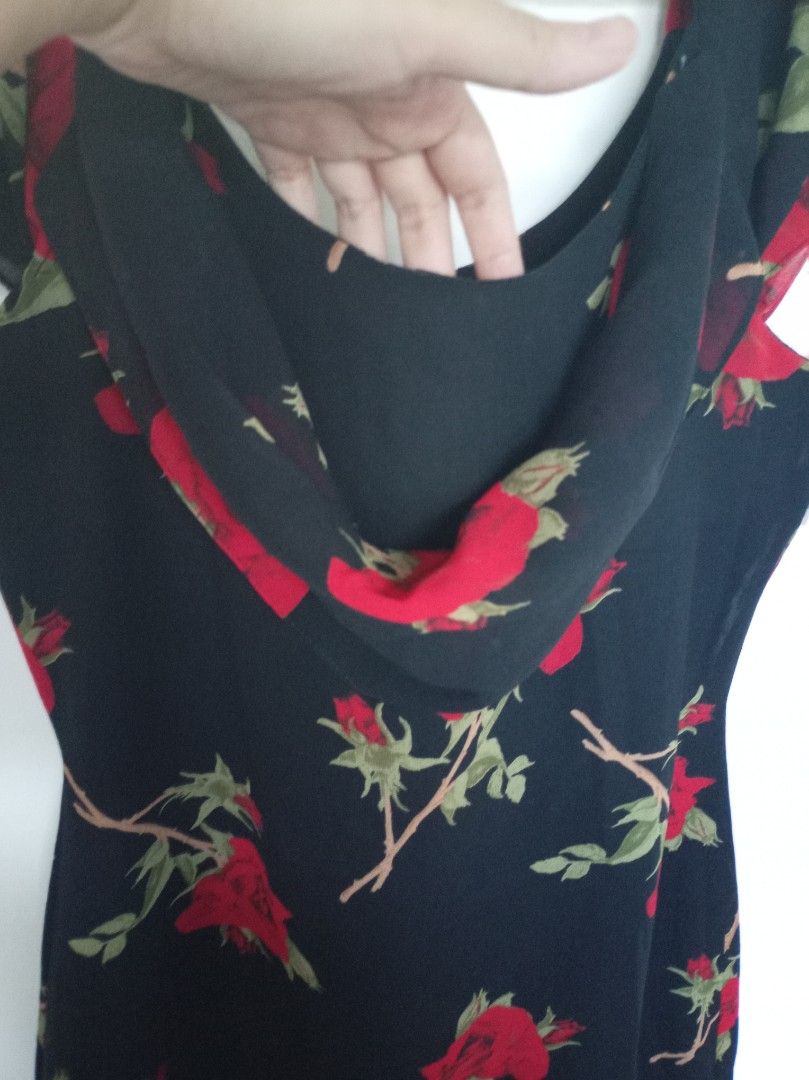 Floral Chiffon Dress (Category: Dresses) located in Mabalacat. Submitted by twilight_radar (Listing ID 1437974195, Image 2). Description: with inner lining.