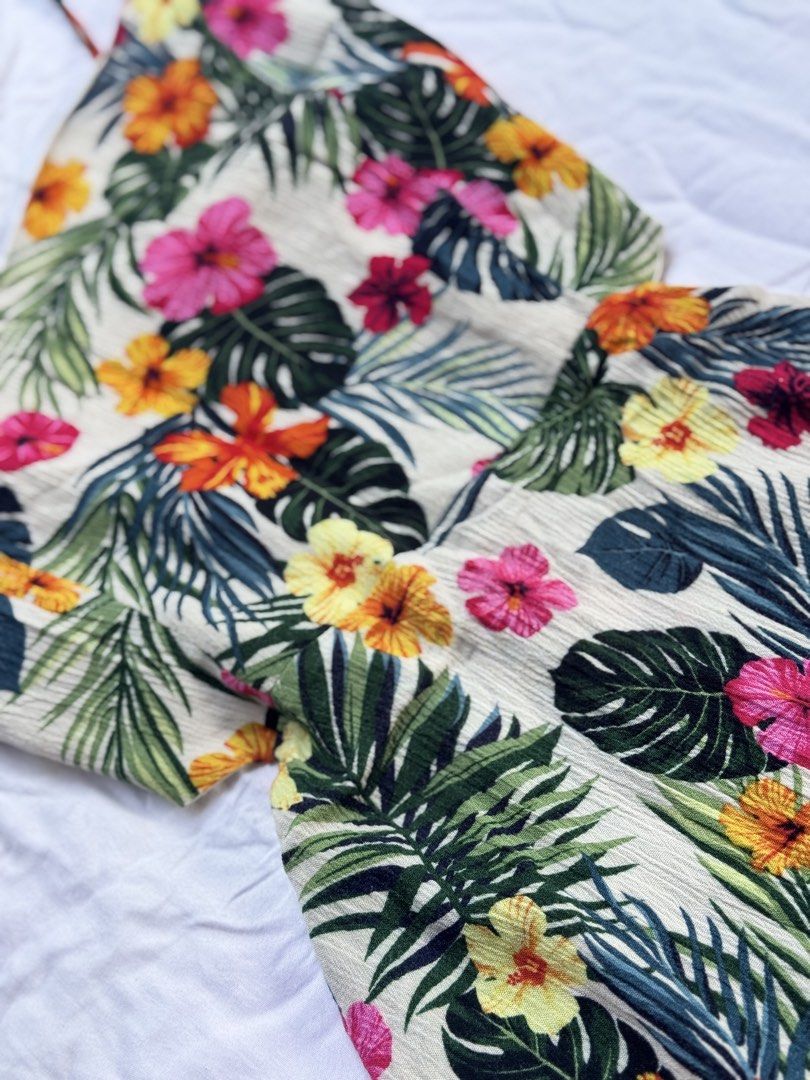 floral dress (Category: Dresses) located in Butuan. Submitted by anella.archive (Listing ID 1437993507, Image 3). Description: ᢉ𐭩 size: xs-small ᢉ𐭩 has a flaws but not visible when you wear it (can be stitch) ᢉ𐭩 open for bidding.
