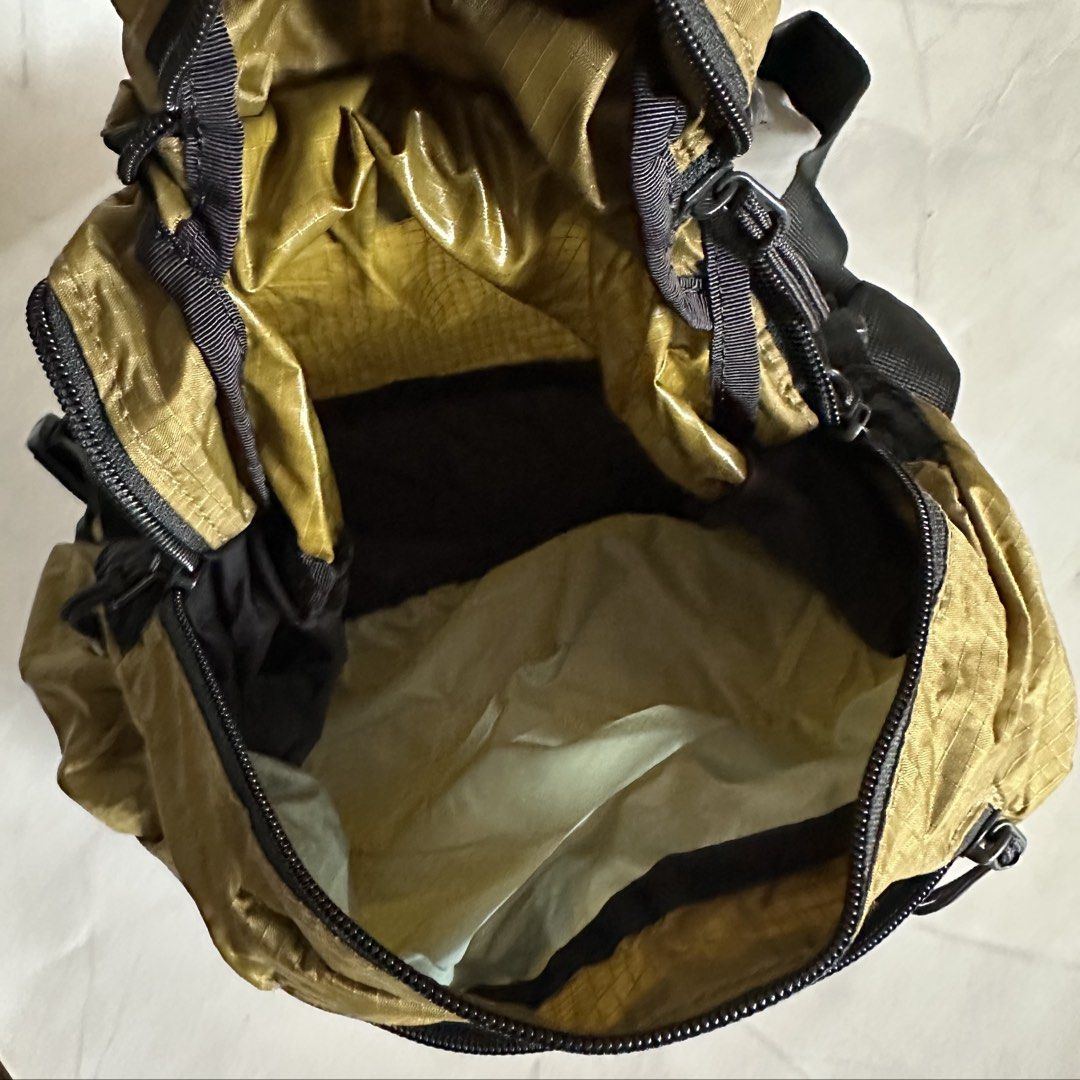 Flyweight shoulder bag / The North face foldable bag (Category: Shoulder Bags) located in Mandaluyong City. Submitted by brandsforless.ph (Listing ID 1437977761, Image 2). Description: • Brand new • The North face • Men’s shorts •Color: Brown •Material: Ripstop nylon → designed to be ultra-light and packable •Packability: Folds into its own zip pocket - Strap: Adjustable crossbody/shoulder strap - Use case: Travel, day trips, backup bag, or minim