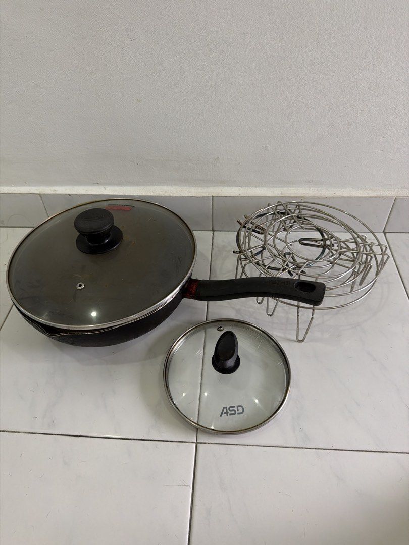 FREE Frying pan with Lids and Trivet