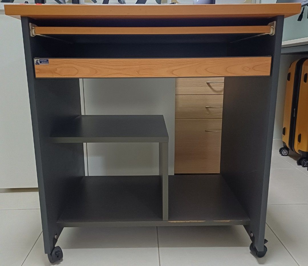 Free small study table454990830701783041