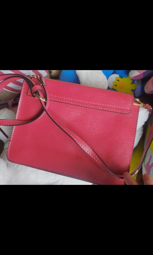 Gianni chiarini (Category: Luxury Bags & Wallets) located in General Santos City (Dadiangas). Submitted by japan-ukay (Listing ID 1438005692, Image 3). Description: authentic Gianni chiarini Italy brand red sling bag open compartment..