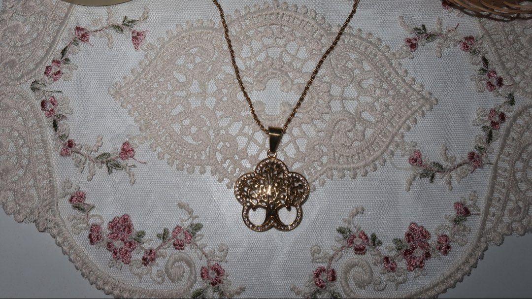 Gold Flower Money/Prosperity Tree Necklace (Category: Necklaces) located in Calamba. Submitted by declutter.rebski (Listing ID 1438084849, Image 3). Description: Gold Flower Money/Prosperity Tree Necklace ₱299 ⤿ high quality, non-tarnish stainless steel jewelry ⤿ hypoallergenic + does not fade over time ⤿ all items are brand new — not preloved & never used! ⤿ each piece comes with its own jewelry case / clear organizer ⤿ onhand and ready to ship 