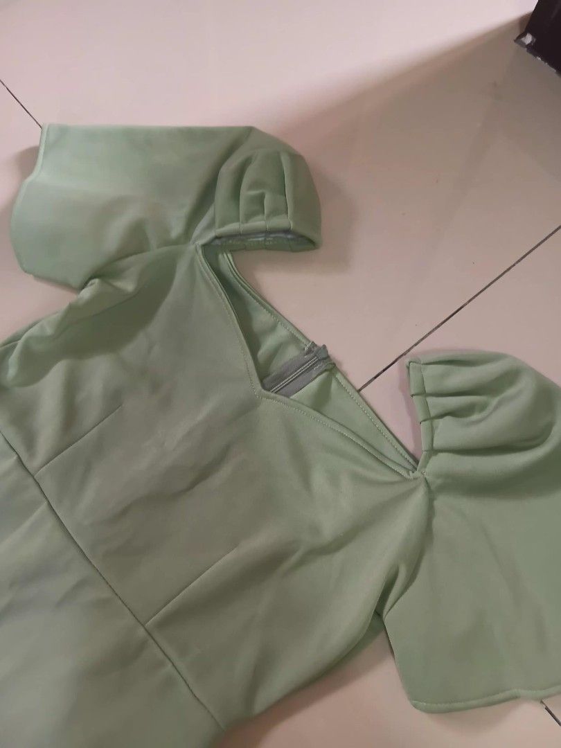 Green Dress with Ruffle Sleeves (Category: Dresses) located in Manila. Submitted by iyareole (Listing ID 1437978124, Image 3). Description: SIZE: SMALL TO MEDIUM ORIG PRICE: 549 - Green dress - Sweetheart neckline - Ruffle sleeves - Fitted bodice - Flared hem - Back zipper closure - Perfect for special occasions - Smooth, woven fabric.