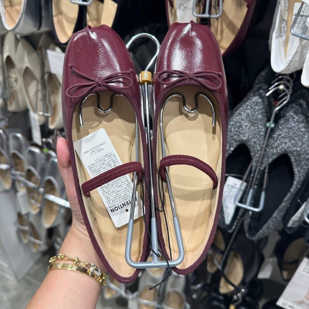 GU Ballet Strap Flats (Category: Flats & Sandals) located in Baguio. Submitted by donafaye (Listing ID 1437960783, Image 1). Description: GU Ballet Strap Flats Brand new from Japan Color: Red wine Onhand sizes: Small / 22.5cm can fit to 23cm (2pairs) Large / 24.5cm (2 pairs).