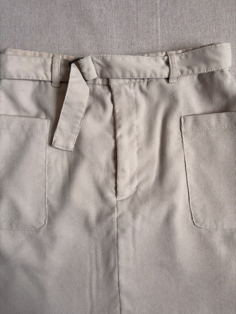 GU corduroy cargo skirt (Category: Skirts) located in Valenzuela. Submitted by andreaaah (Listing ID 1438047539, Image 2). Description: L16 W26-28.