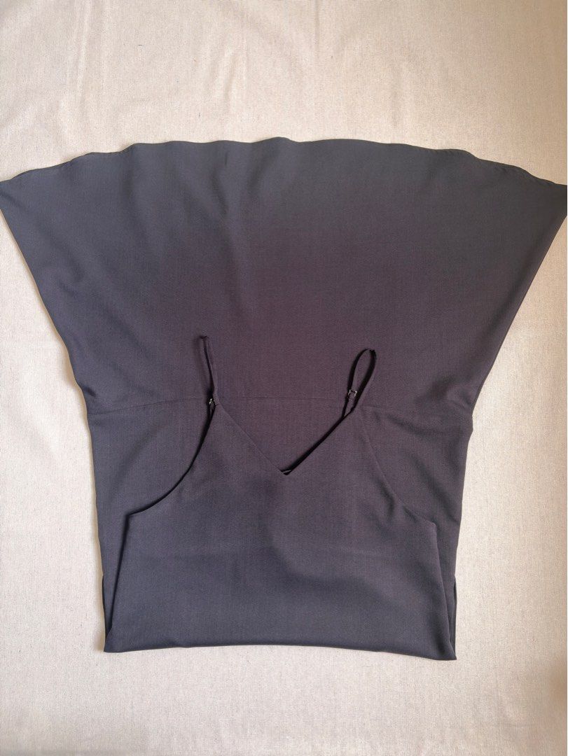 GU long mermaid dress (Category: Dresses) located in Valenzuela. Submitted by andreaaah (Listing ID 1438046717, Image 2). Description: Adjustable back tie + side pockets L45 B33 fits S-M.