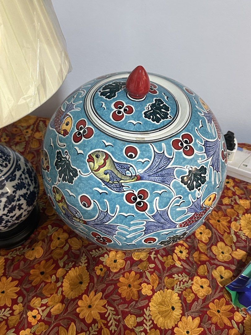 Hand-Painted Ceramic Jar with Lid454794730653634560