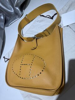 (Category: ) located in . Submitted by airluxe (Listing ID 1438106298, Image 1). Description: .