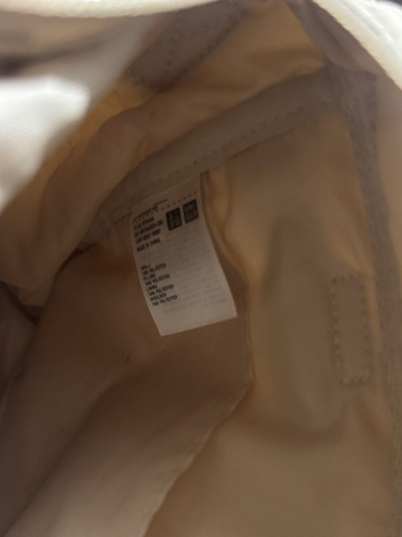 Uniqlo 2 way utility bag (Category: Shoulder Bags) located in Capas. Submitted by nopeasdf (Listing ID 1437975390, Image 3). Description: .