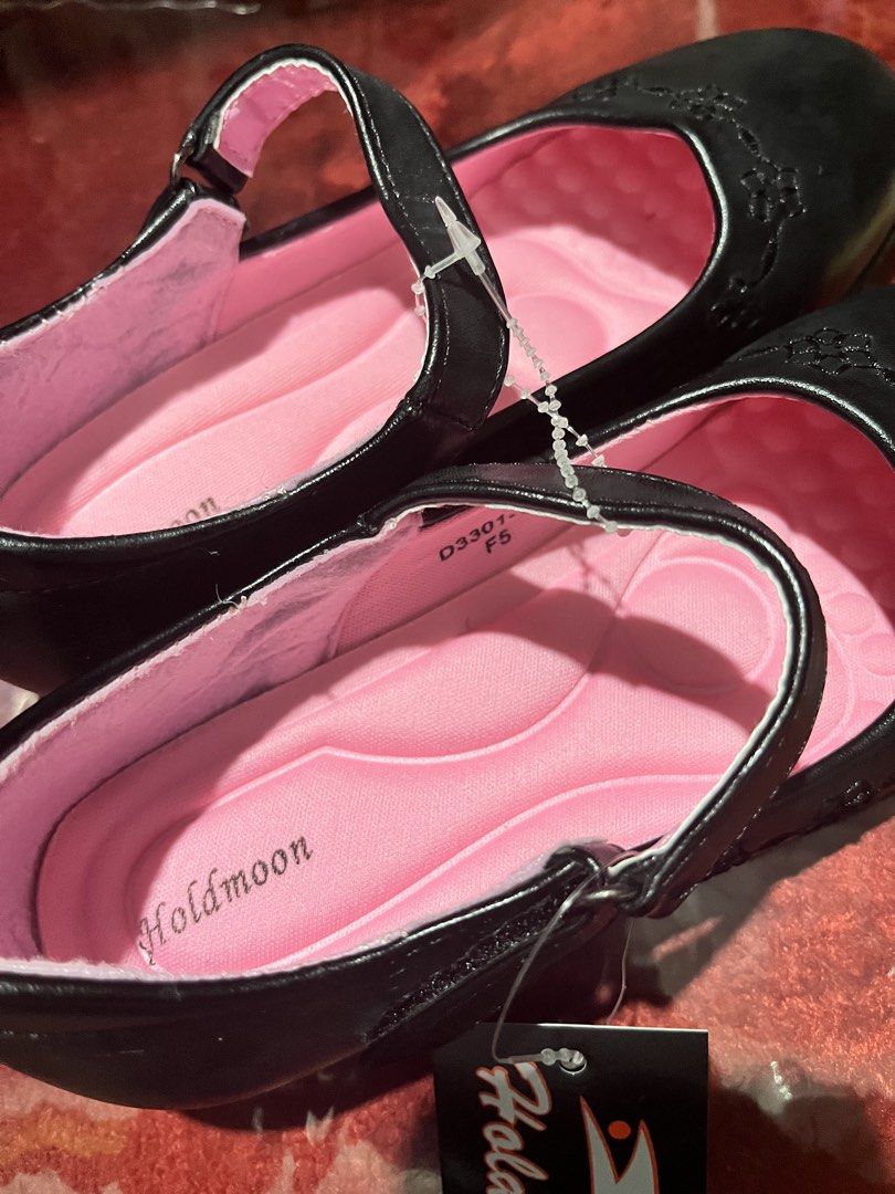 Soft sole Black Mary Jane Shoes (Category: Babies & Kids Fashion) located in Manila. Submitted by shiellapreloved (Listing ID 1437974858, Image 2). Description: - Soft sole sya, very comfy - Brand new Black Holdmoon Mary Jane shoes - Strap closure - Pink insole - Decorative floral embroidery on the toe - Size: 33 - With tags attached Rfs: Hindi kasya sa anak ko.